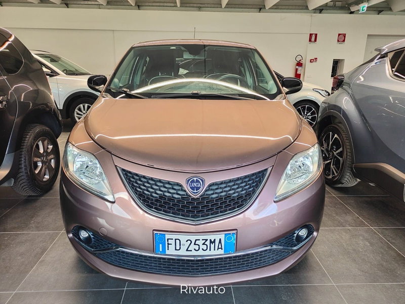 Lancia Ypsilon usata a Como (4)
