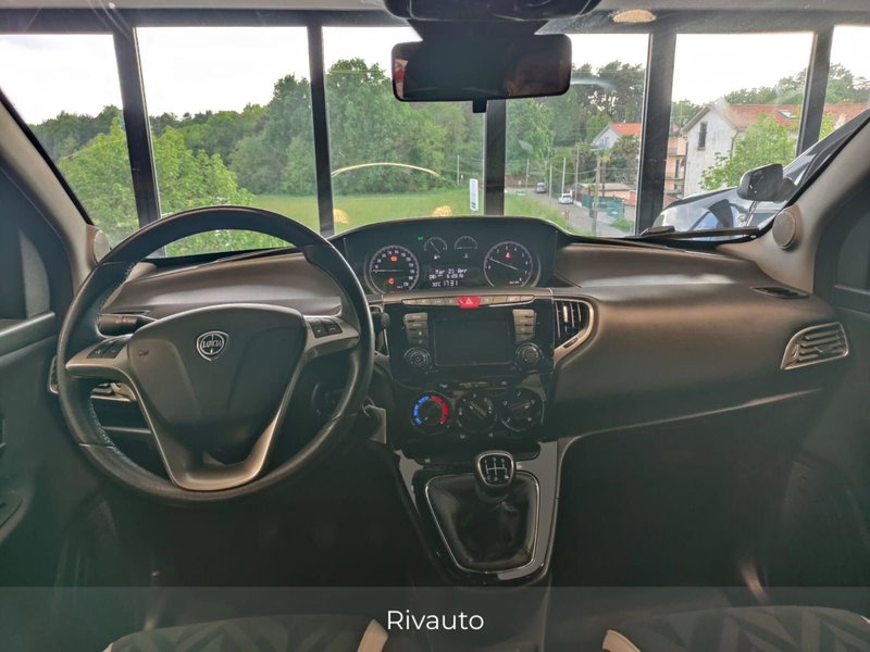 Lancia Ypsilon usata a Como (6)