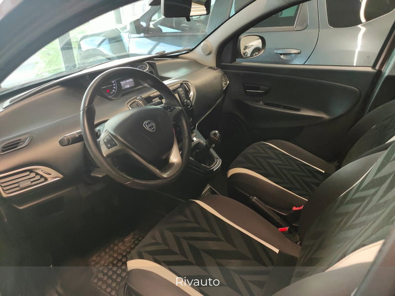 Lancia Ypsilon usata a Como (7)
