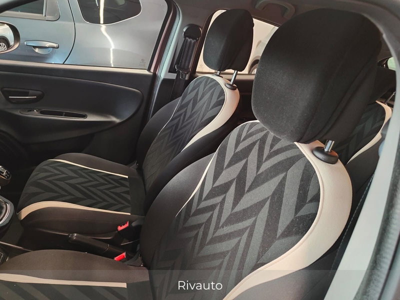 Lancia Ypsilon usata a Como (8)