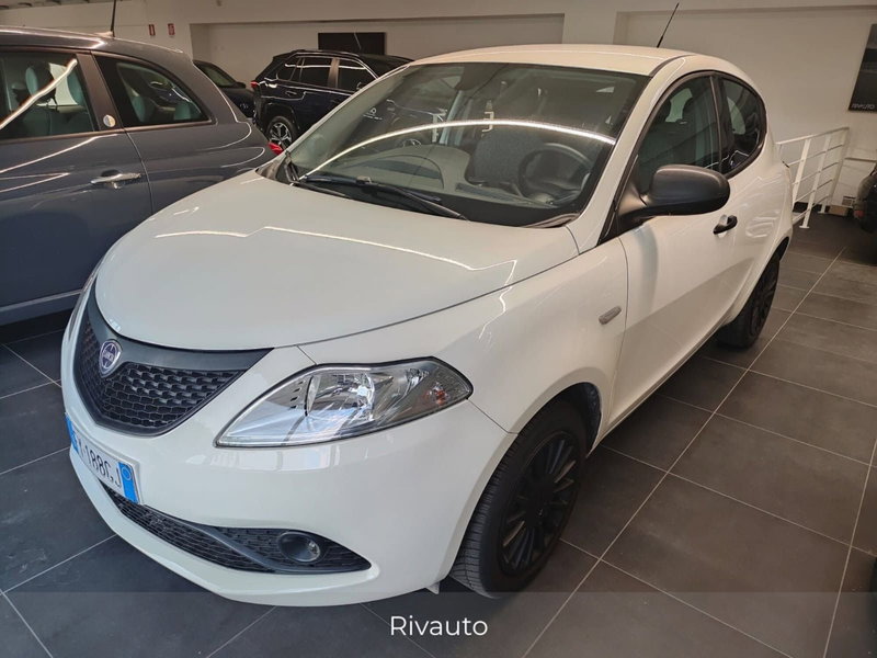 Lancia Ypsilon usata a Como