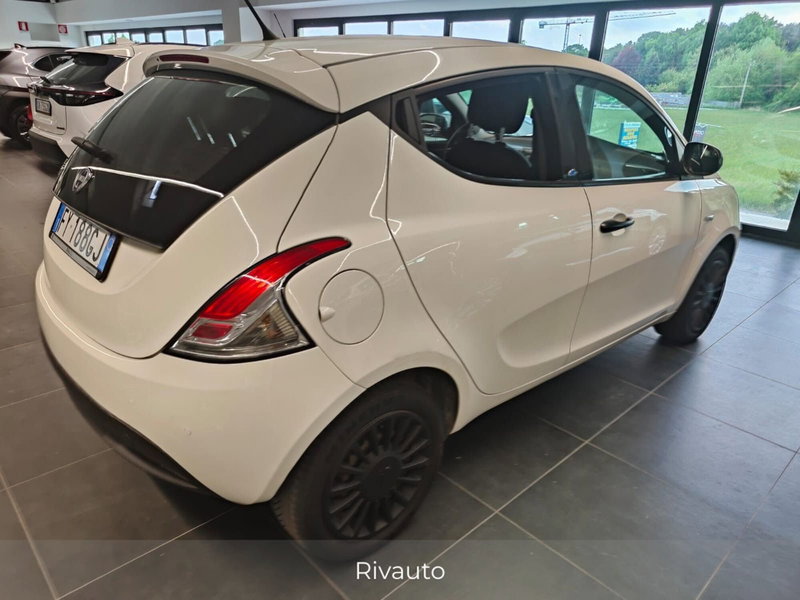 Lancia Ypsilon usata a Como (12)