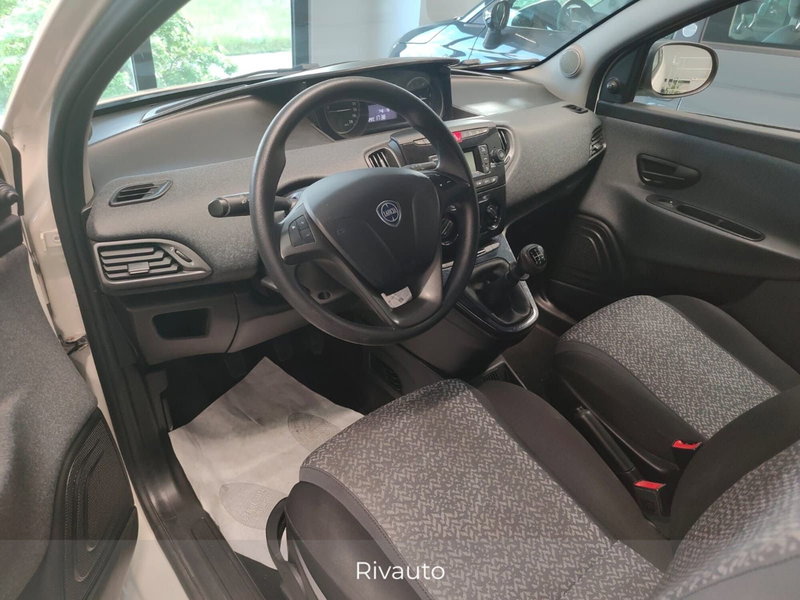 Lancia Ypsilon usata a Como (7)