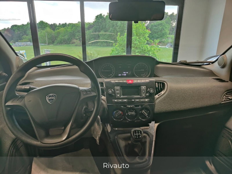 Lancia Ypsilon usata a Como (8)