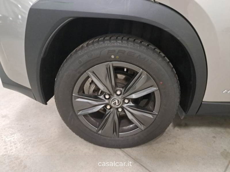 Lexus UX usata a Salerno (17)