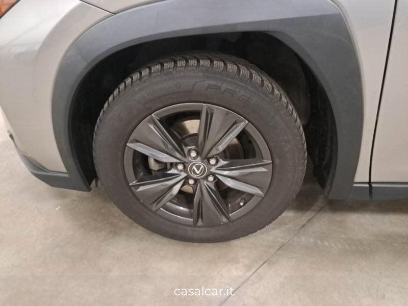 Lexus UX usata a Salerno (19)
