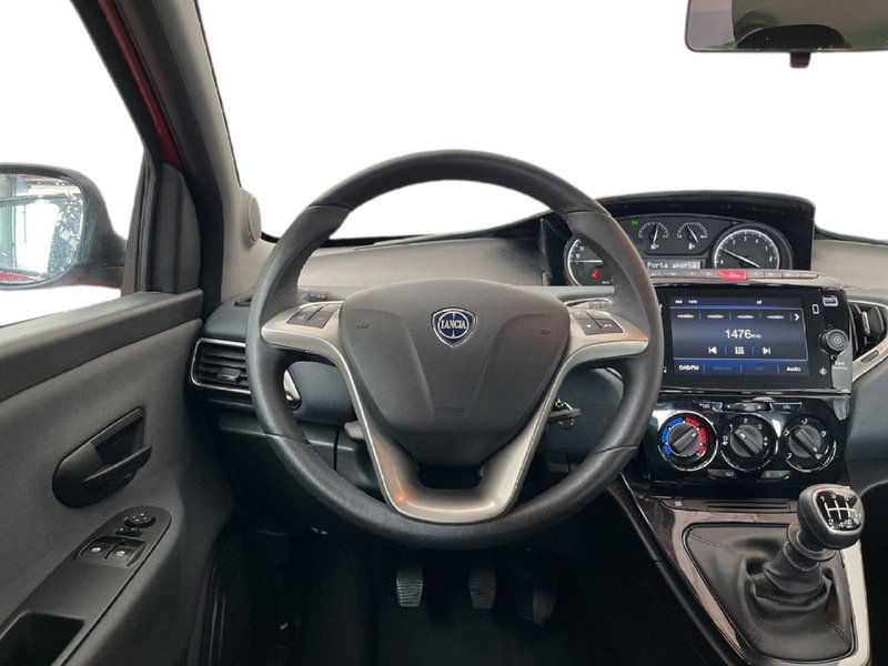 Lancia Ypsilon usata a Torino (9)