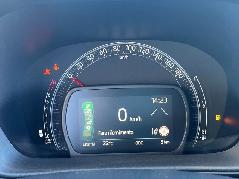 Toyota Aygo X nuova a Catania (9)