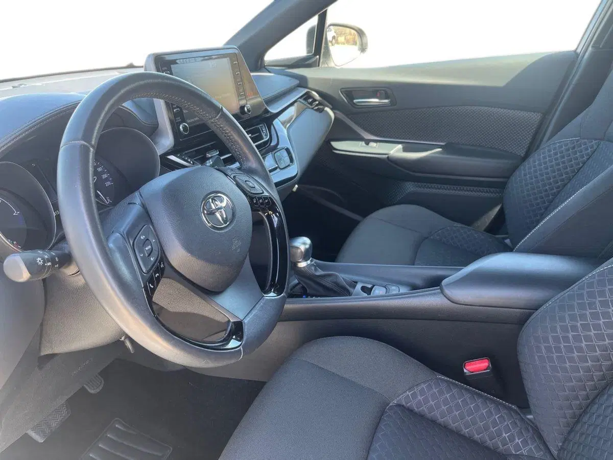 Toyota Toyota C-HR usata a Catania (7)