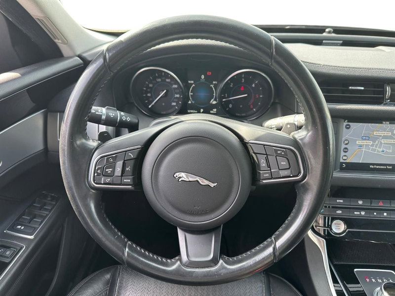 Jaguar XF usata a Pistoia (5)