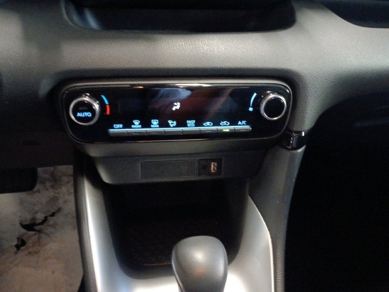 Toyota Yaris usata a Milano (16)