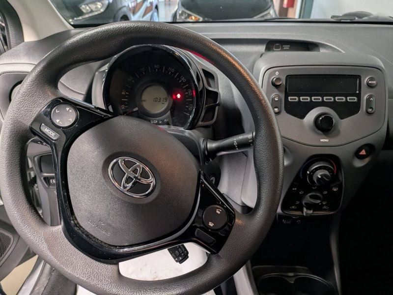 Toyota Aygo usata a Milano (12)