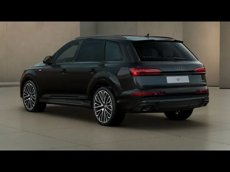Audi Q7 nuova a Livorno (3)