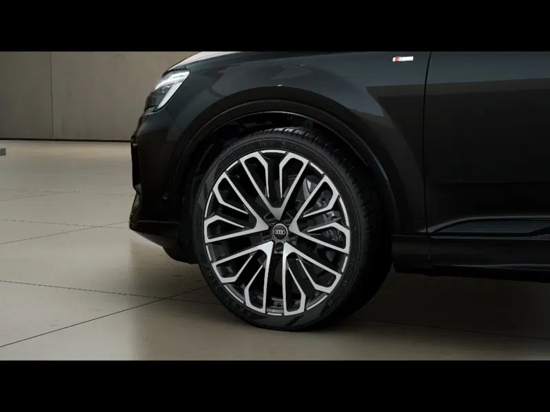 Audi Q7 nuova a Livorno (6)