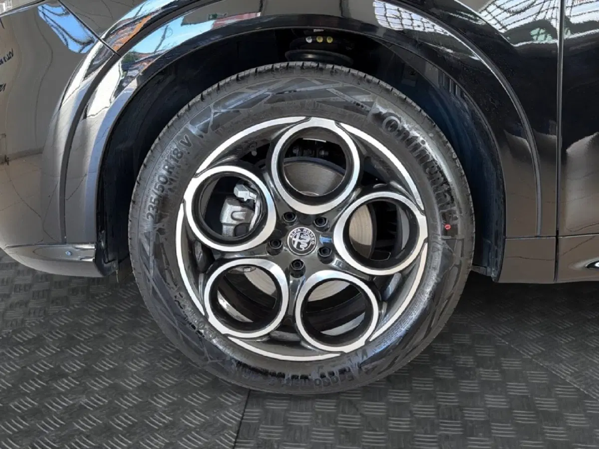 Alfa Romeo Tonale usata a Pisa (6)