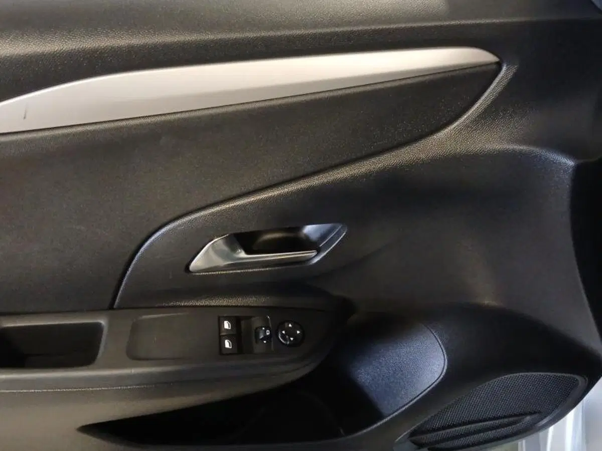 Opel Corsa usata a Genova (12)