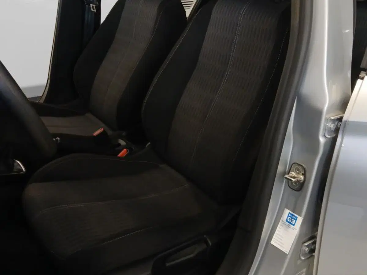 Opel Corsa usata a Genova (9)
