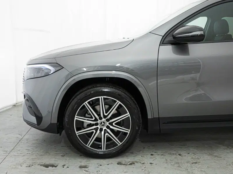 Mercedes-Benz EQA nuova a Macerata (4)
