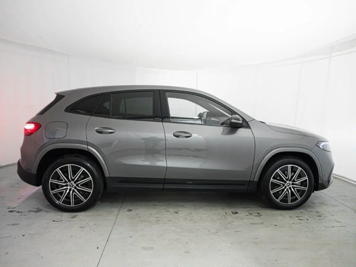 Mercedes-Benz EQA nuova a Macerata (9)