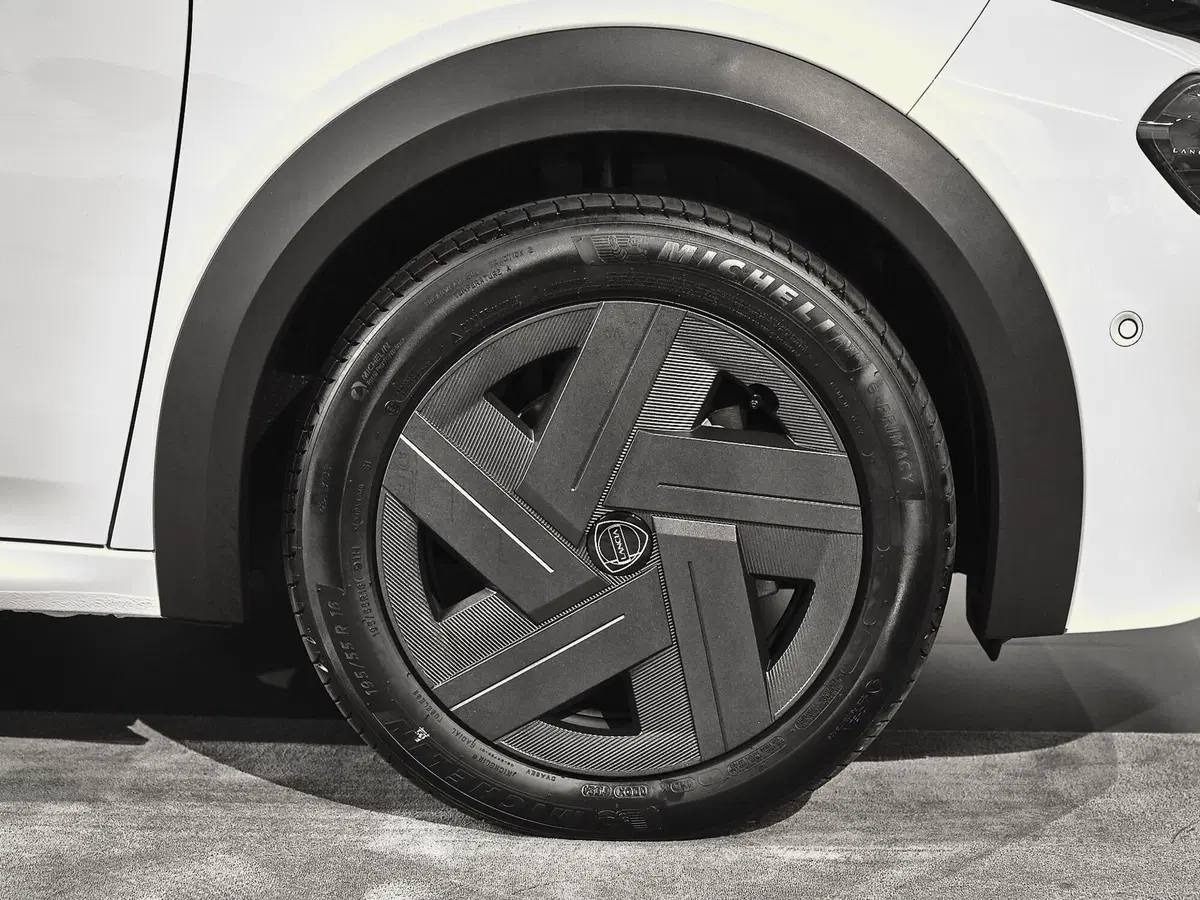 Lancia Ypsilon nuova a Prato (5)