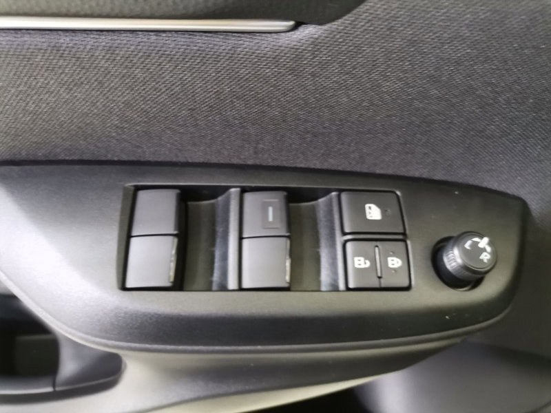 Toyota Yaris nuova a Salerno (18)