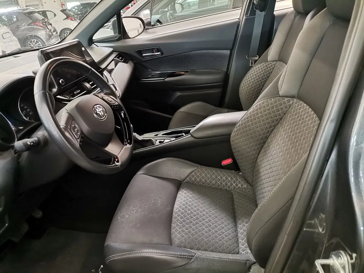 Toyota Toyota C-HR usata a Salerno (8)