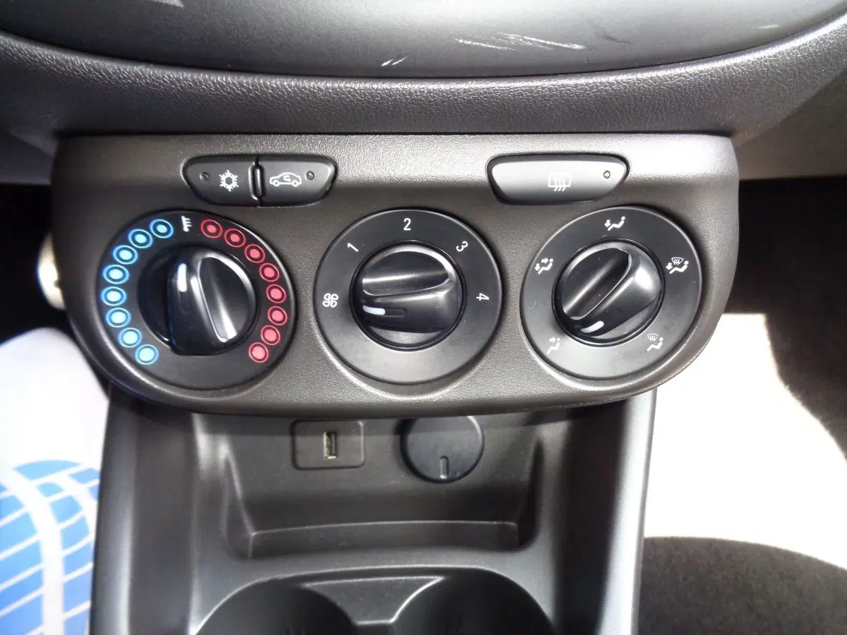 Opel Corsa usata a Belluno (14)