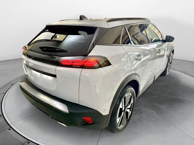 Peugeot 2008 nuova a Salerno (4)