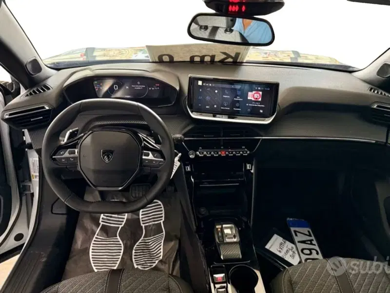 Peugeot 2008 nuova a Salerno (5)