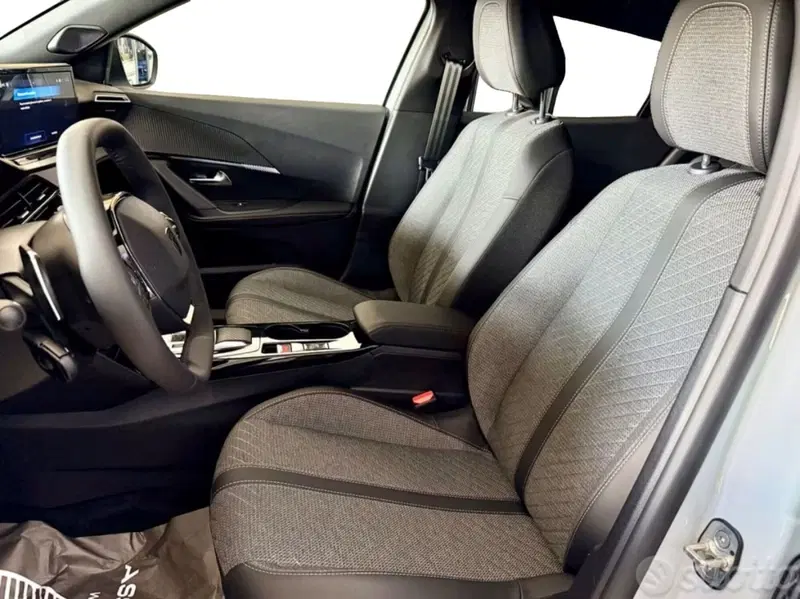 Peugeot 2008 nuova a Salerno (6)
