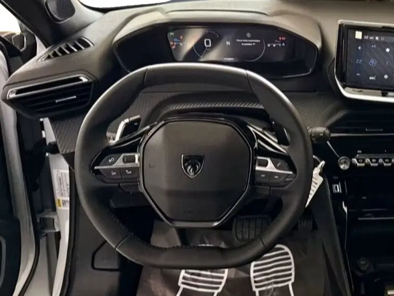 Peugeot 2008 nuova a Salerno (7)