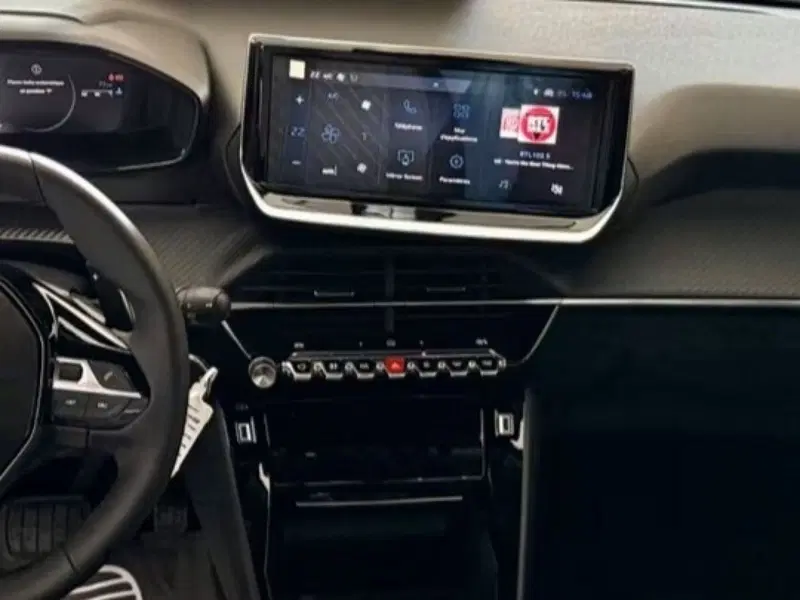Peugeot 2008 nuova a Salerno (8)