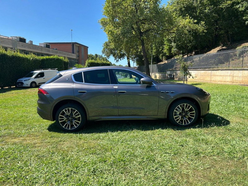 Maserati Grecale nuova a Salerno (12)