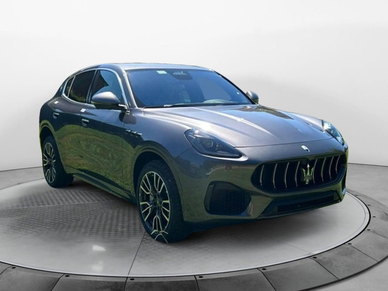 Maserati Grecale nuova a Salerno (2)