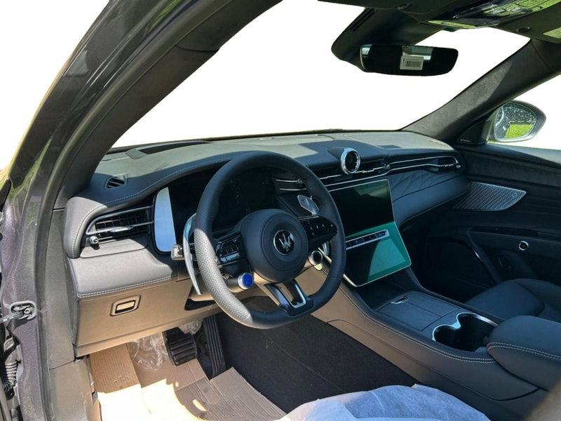 Maserati Grecale nuova a Salerno (8)