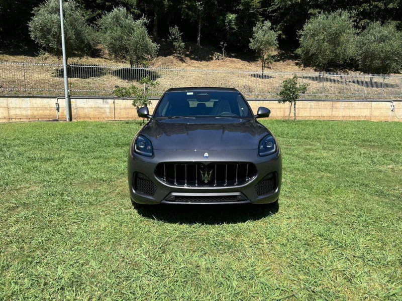 Maserati Grecale nuova a Salerno (9)