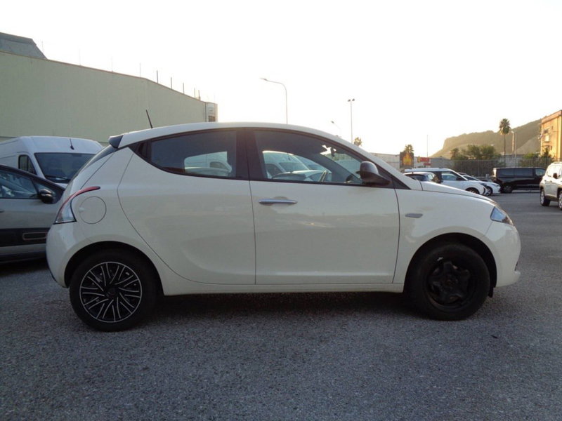 Lancia Ypsilon usata a Salerno (11)