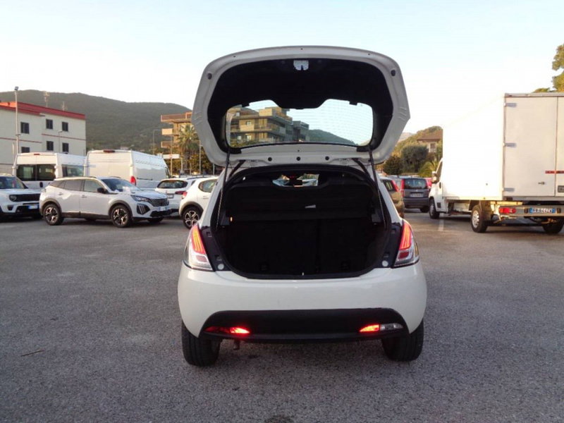 Lancia Ypsilon usata a Salerno (13)