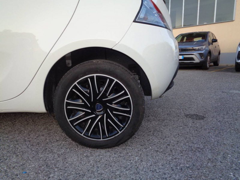Lancia Ypsilon usata a Salerno (16)