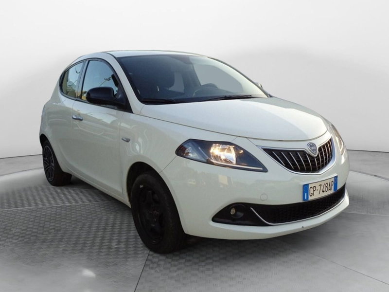 Lancia Ypsilon usata a Salerno (2)