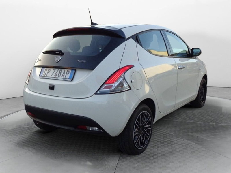Lancia Ypsilon usata a Salerno (3)