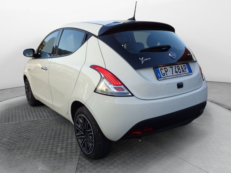 Lancia Ypsilon usata a Salerno (4)