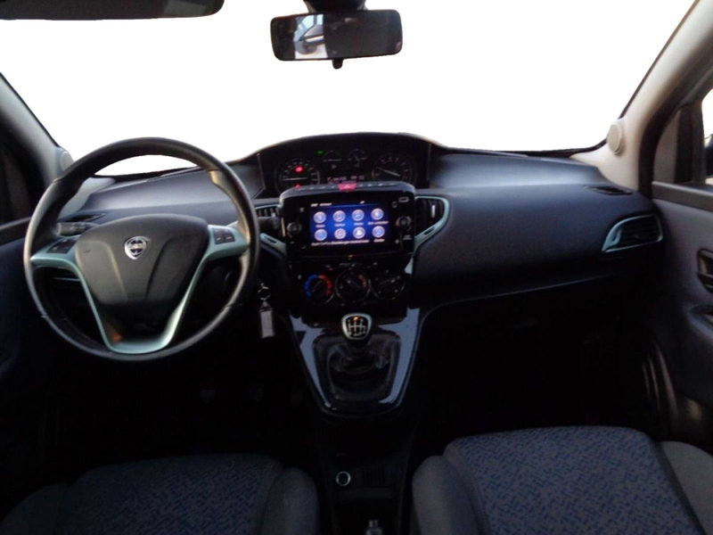 Lancia Ypsilon usata a Salerno (5)