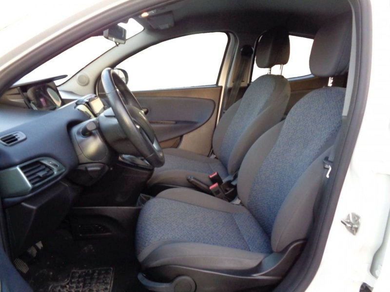 Lancia Ypsilon usata a Salerno (6)