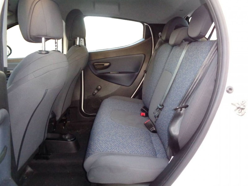 Lancia Ypsilon usata a Salerno (7)