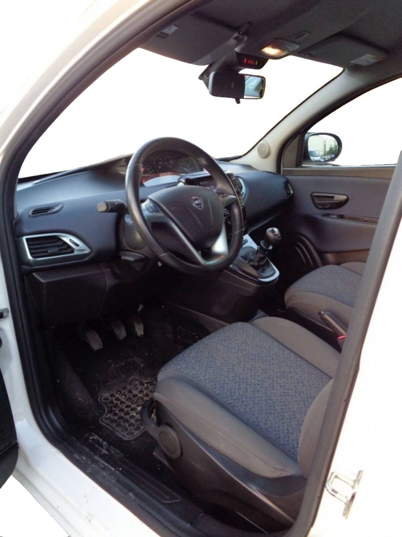 Lancia Ypsilon usata a Salerno (8)