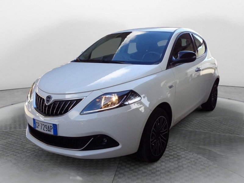 Lancia Ypsilon usata a Salerno