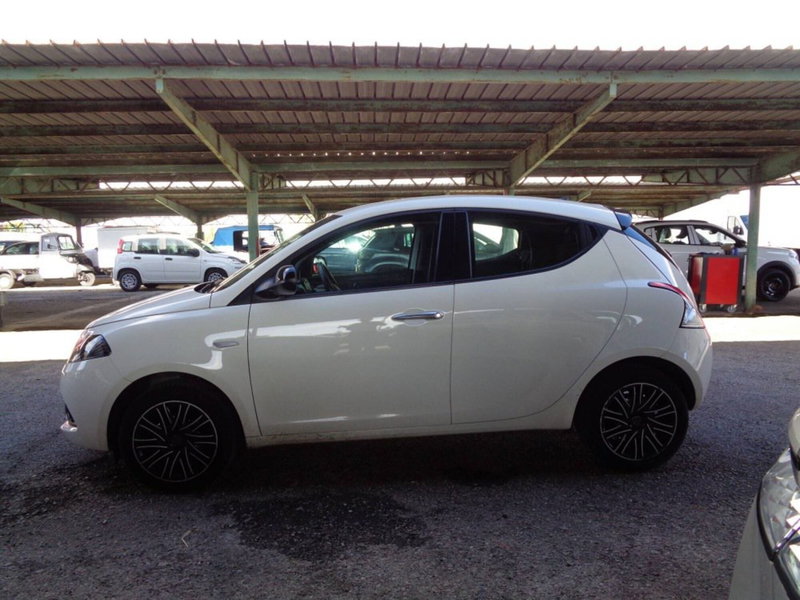 Lancia Ypsilon usata a Salerno (10)