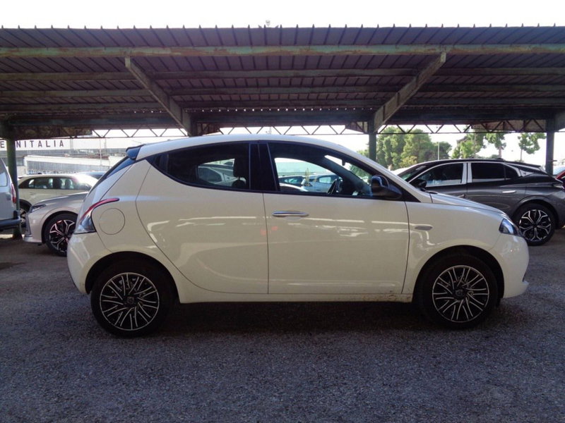 Lancia Ypsilon usata a Salerno (11)