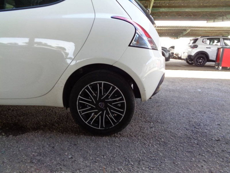 Lancia Ypsilon usata a Salerno (15)